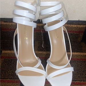 Strappy sandal bright white size 9 never worn